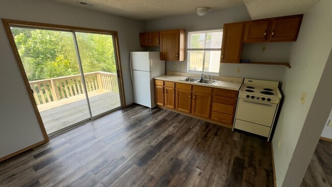 Building Photo - 4187 Sunset Dr