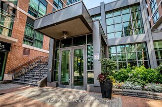 Building Photo - 1171 Queen St W