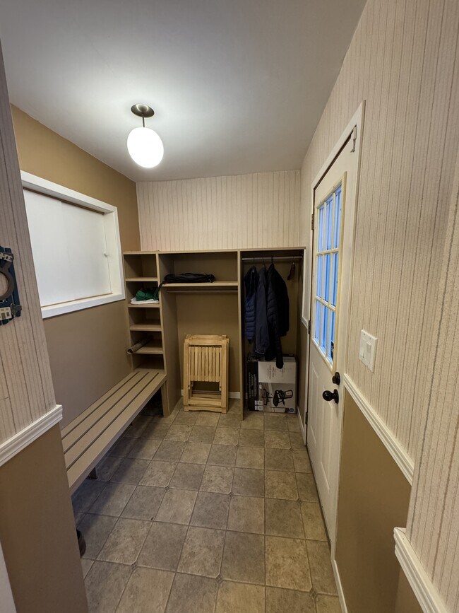 Photo du bâtiment - 53 Maple Ave