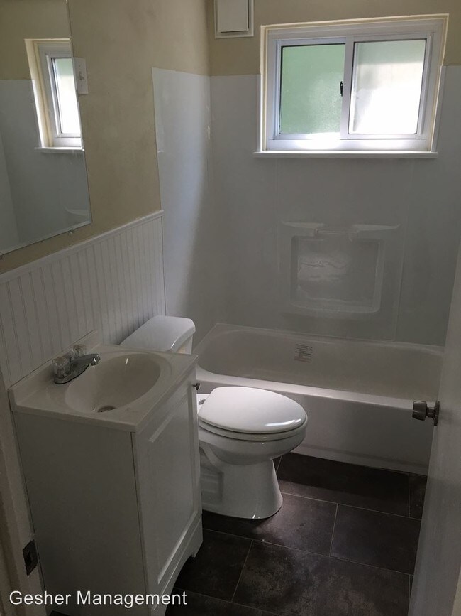 Building Photo - 430 Nelbon Ave