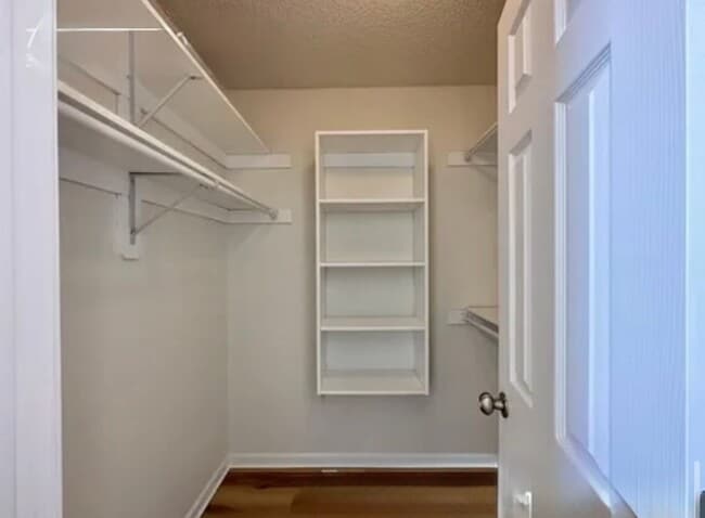 Building Photo - 710 SW Shadow Glen Dr