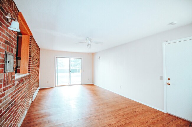 Building Photo - 5233 Melvin Dr