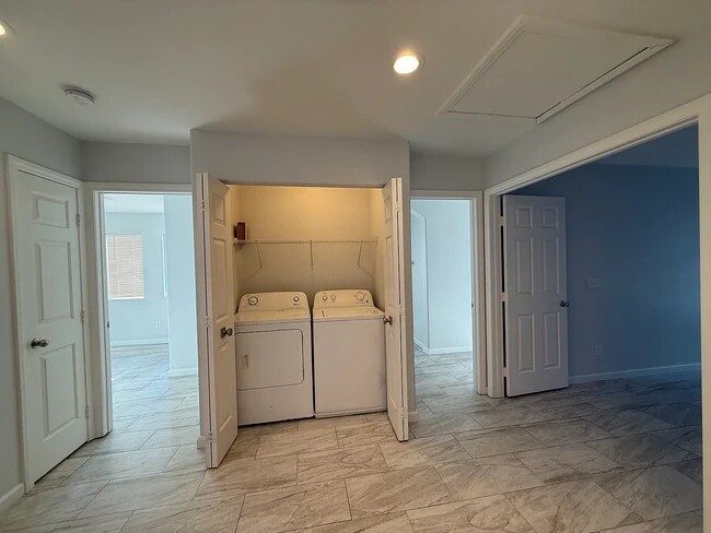 Foto del edificio - 10274 Missouri Meadows St
