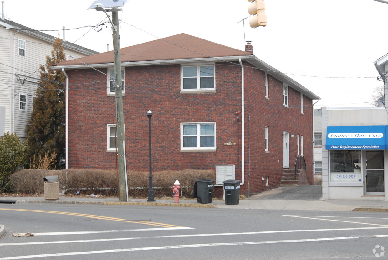 Building Photo - 231 W Englewood Ave