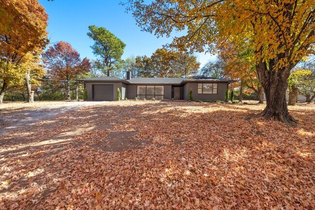 Building Photo - 2096 Box Ave