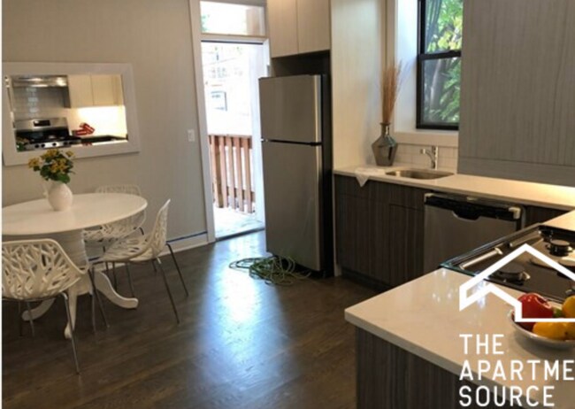 Foto del edificio - 2626 N Rockwell St