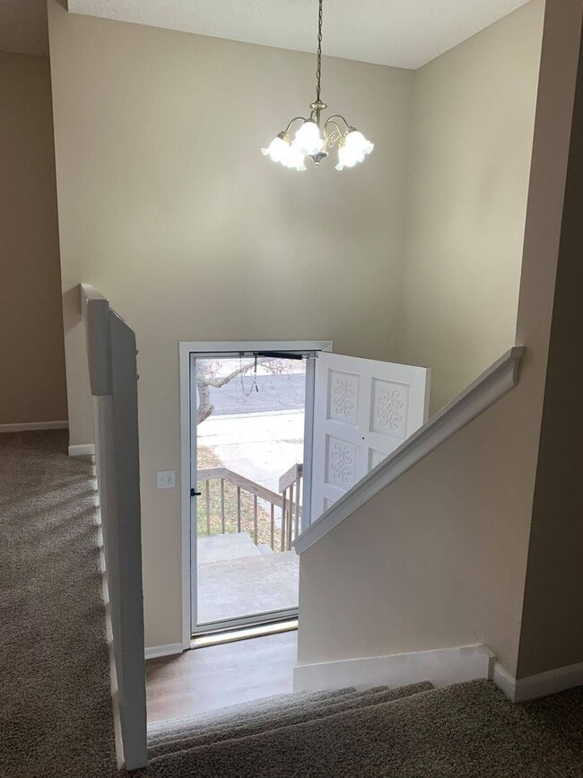 Foto del edificio - ***Available Immediately***Remodeled 4 Bedroom / 1.5 Bath Duplex