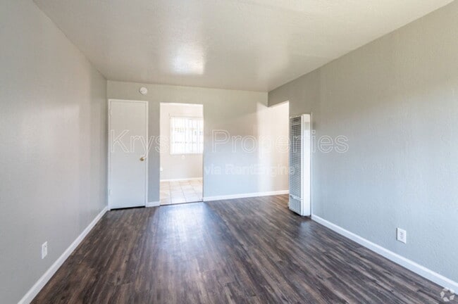 Foto del edificio - 2052 Red Robin Ln