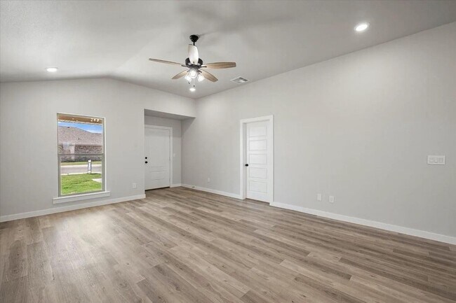 Foto del edificio - 2603 Harmony Ave