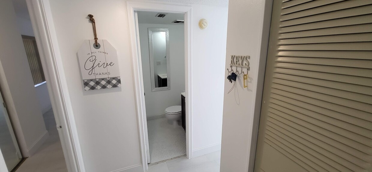 1/2 bath - 7705 SW 86th St (Miami, FL)