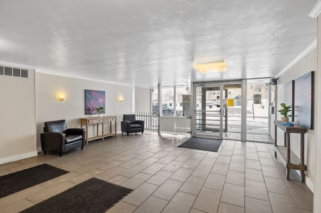 Interior Photo - Executive House