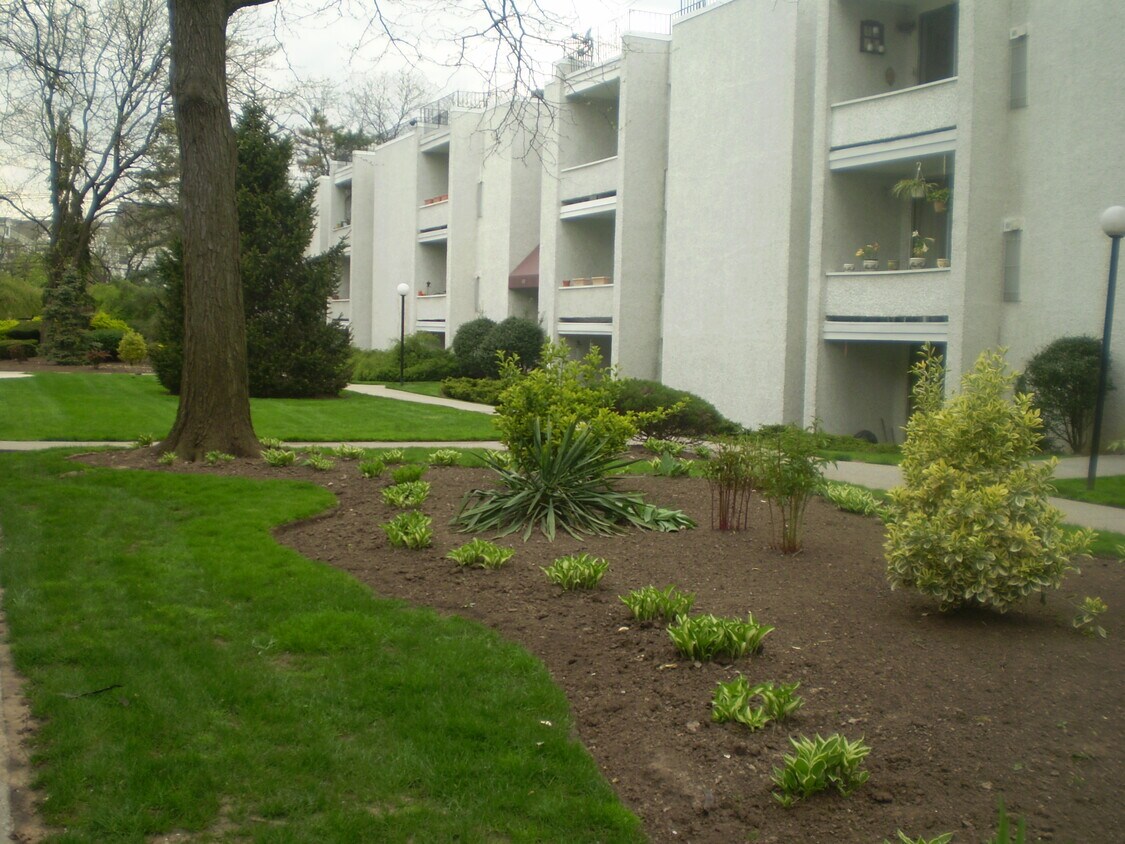 Primary Photo - 452 River Rd
