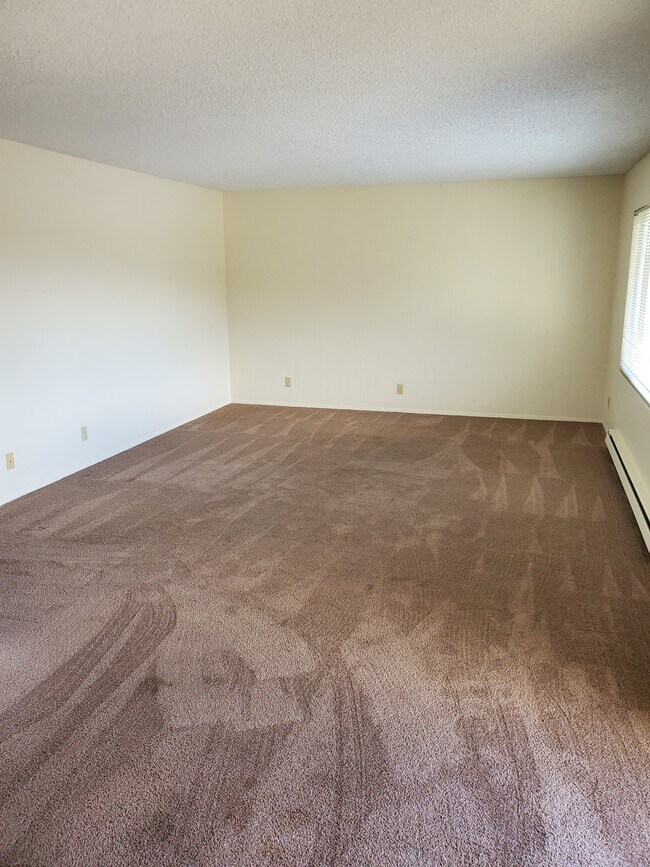 Livingroom - 604 NE 165th St