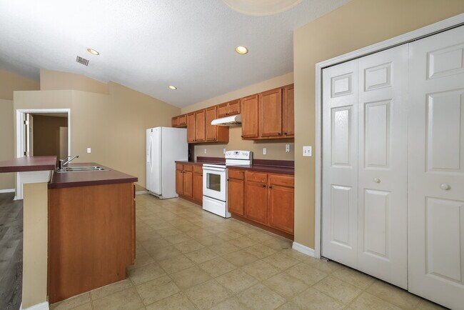 Foto del edificio - 2055 Newtown Rd