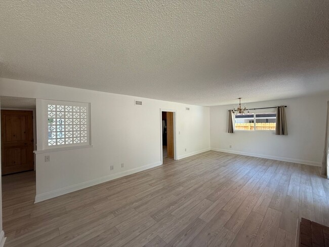 Building Photo - 3B/2BA Home in Rancho Peñasquitos Availabl...