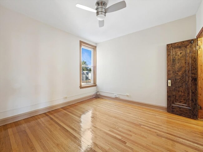 Building Photo - 4720 N Springfield Ave