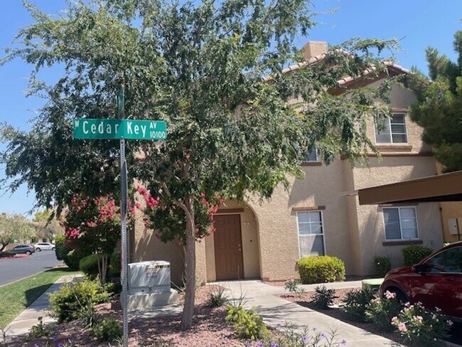 Foto del edificio - 10150 Cedar Key Ave
