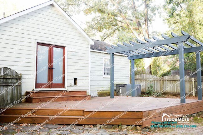 Building Photo - Charming 2 bed / 1 bath in Five Points