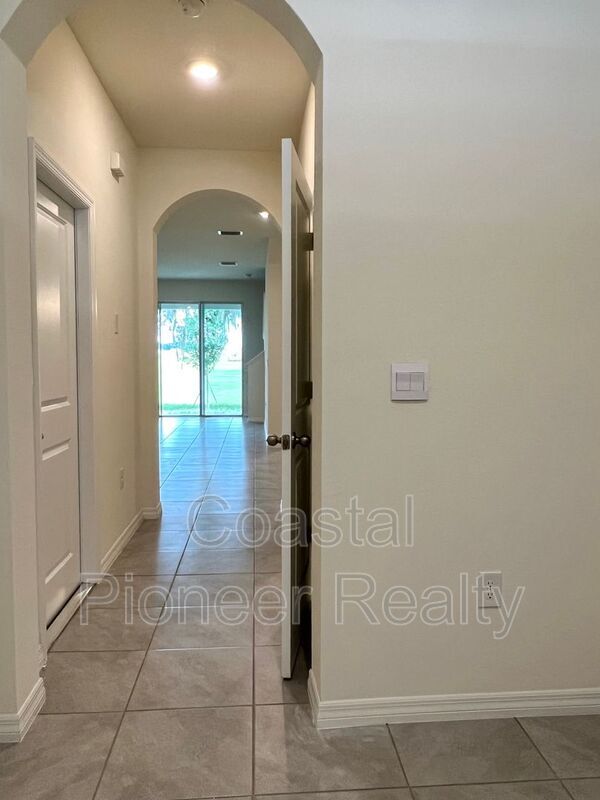 Building Photo - 5330 Dragonfly Dr