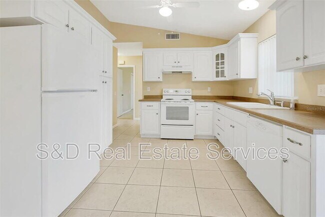 Foto del edificio - 612 Lake Ned Rd