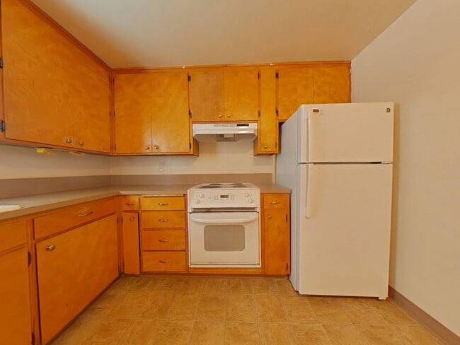 Building Photo - 2 Bedroom Apartment ~ Close to Campus