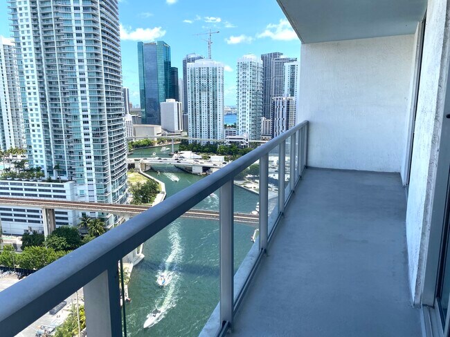 Foto del edificio - 185 SW 7th St