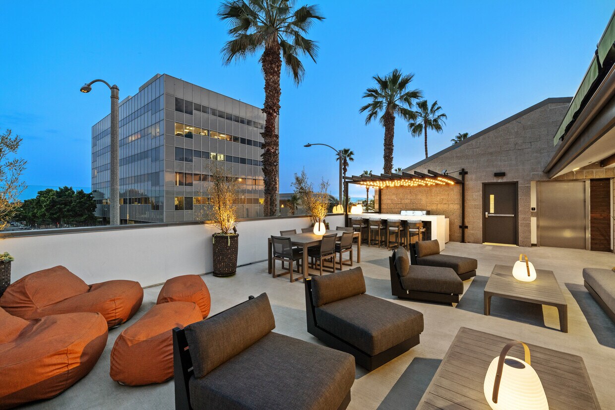 Foto principal - 2729 Wilshire Blvd