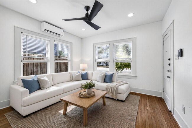Foto del edificio - 2408 White Oak Dr