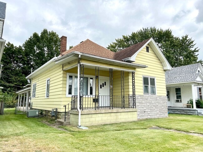 Building Photo - Modern Comfort Meets Classic Charm – 2BR H...