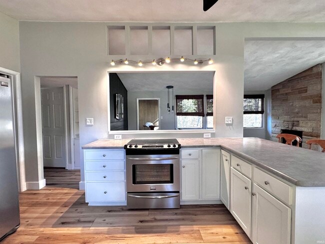 Foto del edificio - 7102 Woodhue Ln