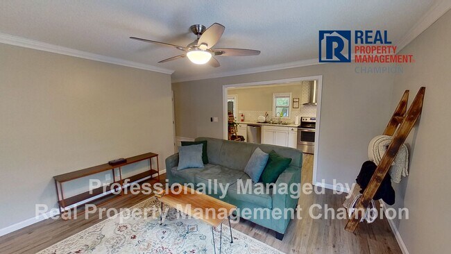 Foto del edificio - Beautifully Updated with Fenced Yard and O...