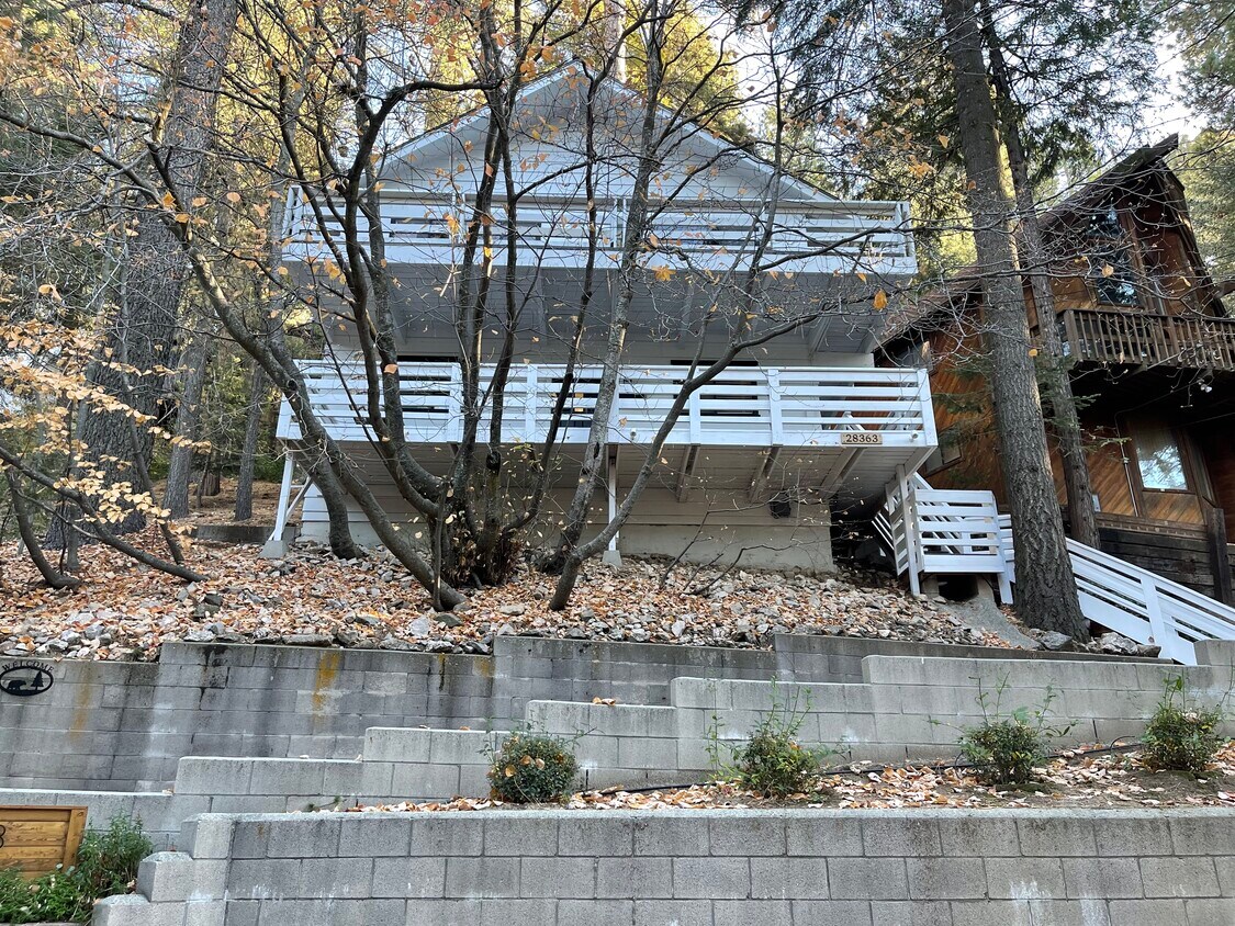 Primary Photo - 28363 Larchmont Ln