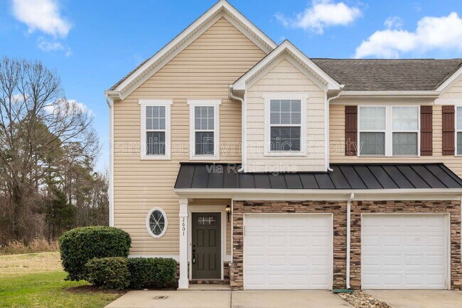 Foto del edificio - 2601 Silverthorn Dr