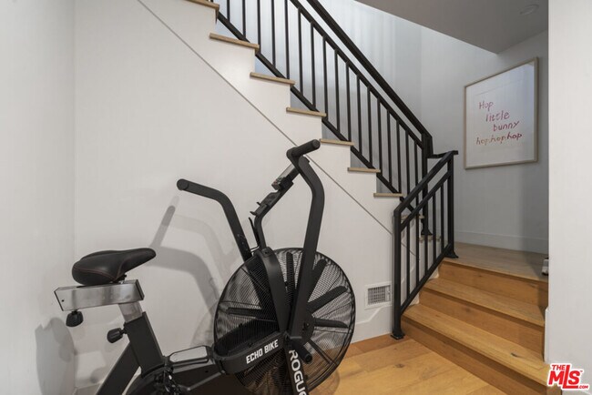 Foto del edificio - 738 Parkman Ave