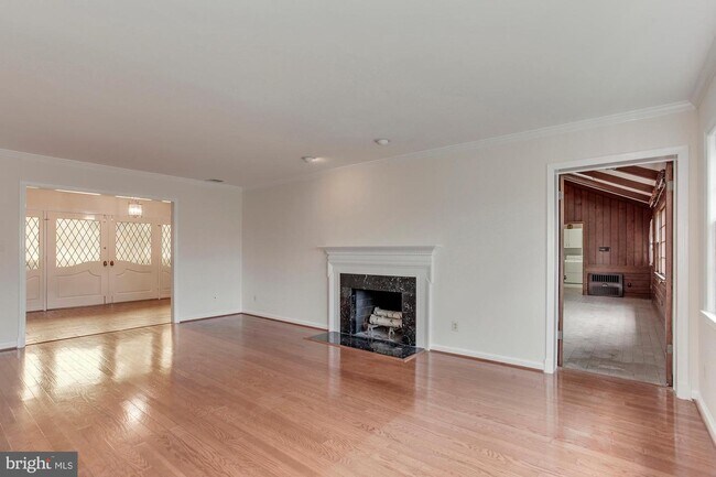 Building Photo - 6302 Evermay Dr
