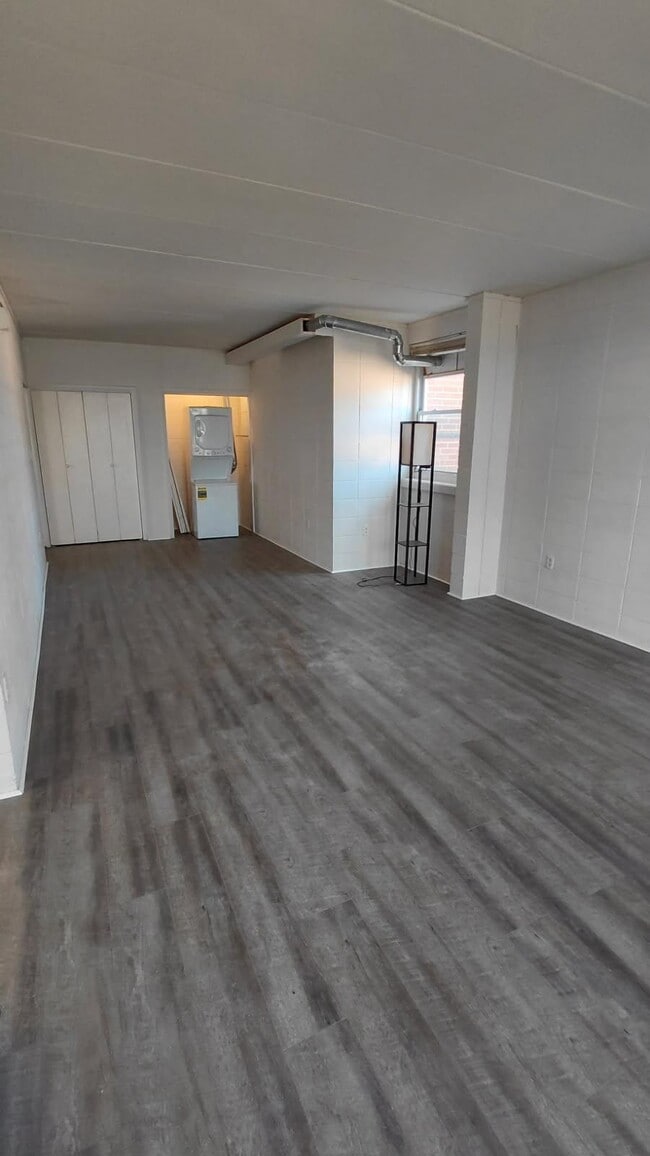 Building Photo - 904 Brightwood Manor Dr