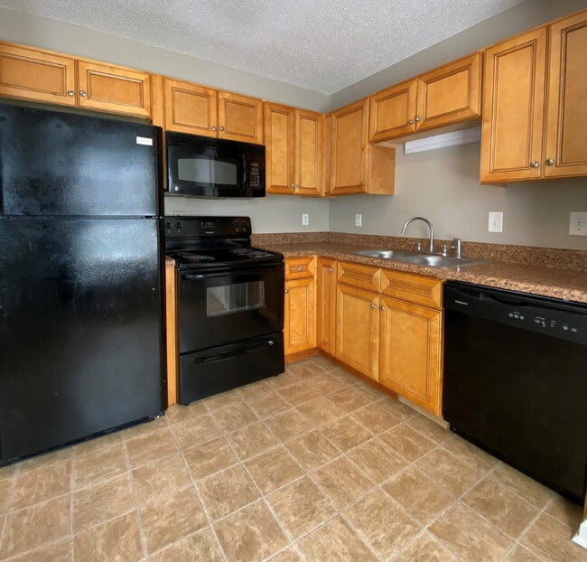 Building Photo - 541B PATRIOT PARK CT, CLARKSVILLE, TN 37042