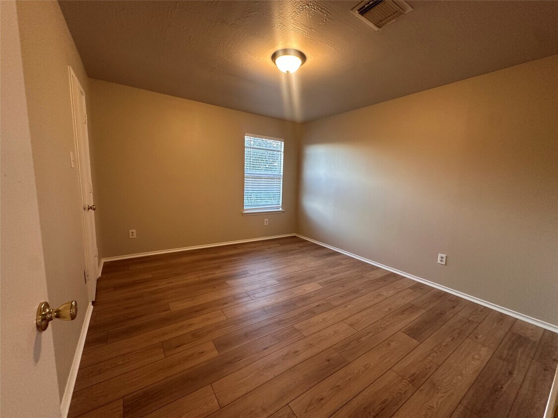 Foto del edificio - 2203 Long Rock Dr