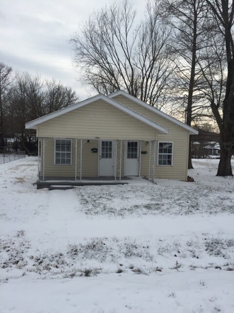 Primary Photo - 1206 E Clark St