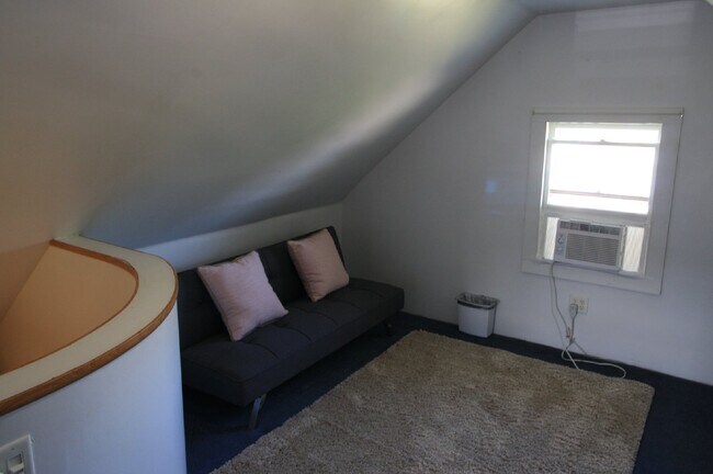 Foto del edificio - Furnished Two Bedroom House