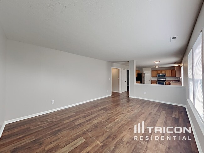Foto del edificio - 722 Bluff Creek Dr