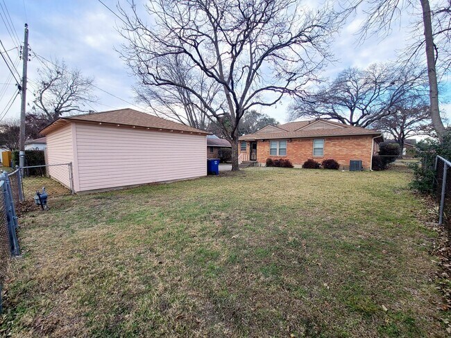 Foto del edificio - 3 Bedroom, 2 Bath home in Casa View!