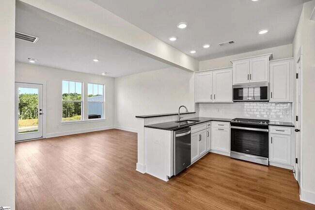 Building Photo - 151 Dalmatian Dr