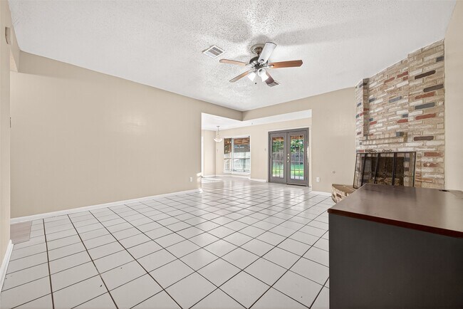 Building Photo - 7422 Cortes Dr