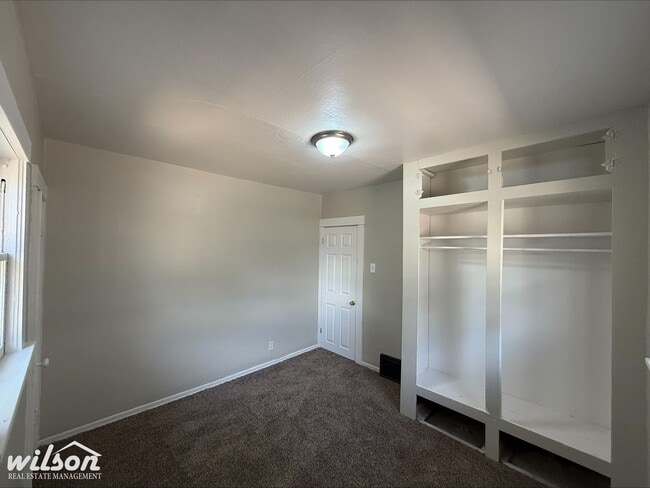 Foto del edificio - 1403 W Lincoln Ave