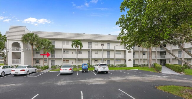 Foto del edificio - 8510 Sunrise Lakes Blvd