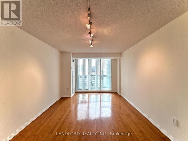 Photo du bâtiment - 109 Front St E