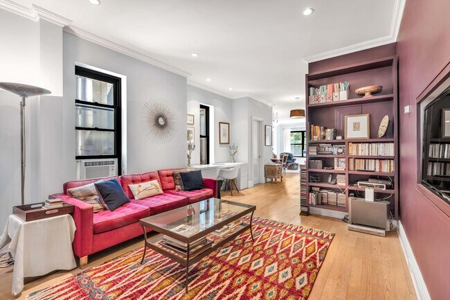 Foto del edificio - 327 W 83rd St