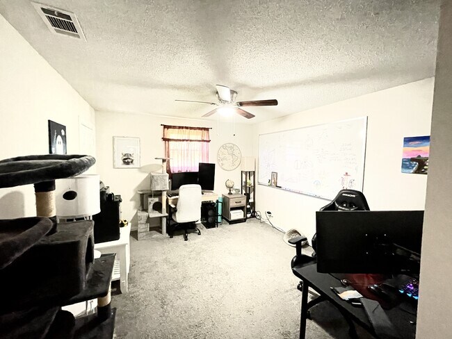 Foto del edificio - 22733 Creekwood Dr