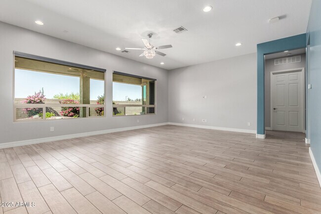 Foto del edificio - 17996 W Redwood Ln